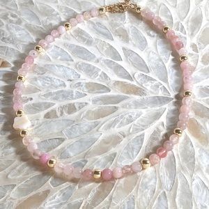 🤍 2/$25 Rose quartz choker